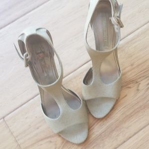 Biege heels ... very darn sexy